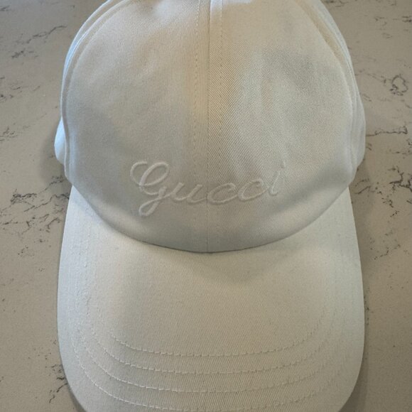 GUCCI Cotton Embroidered Logo Script Baseball Hat M Great White - Authentic - Picture 1 of 4